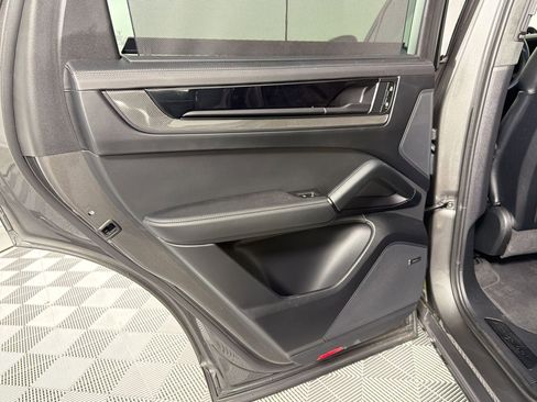 Certified 2025 Porsche Cayenne GTS AWD/4WD image 17