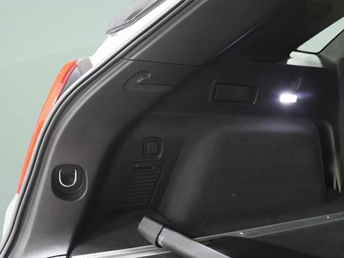 Used 2018 Cadillac XT5 Luxury w/ Driver Awareness Package image 30