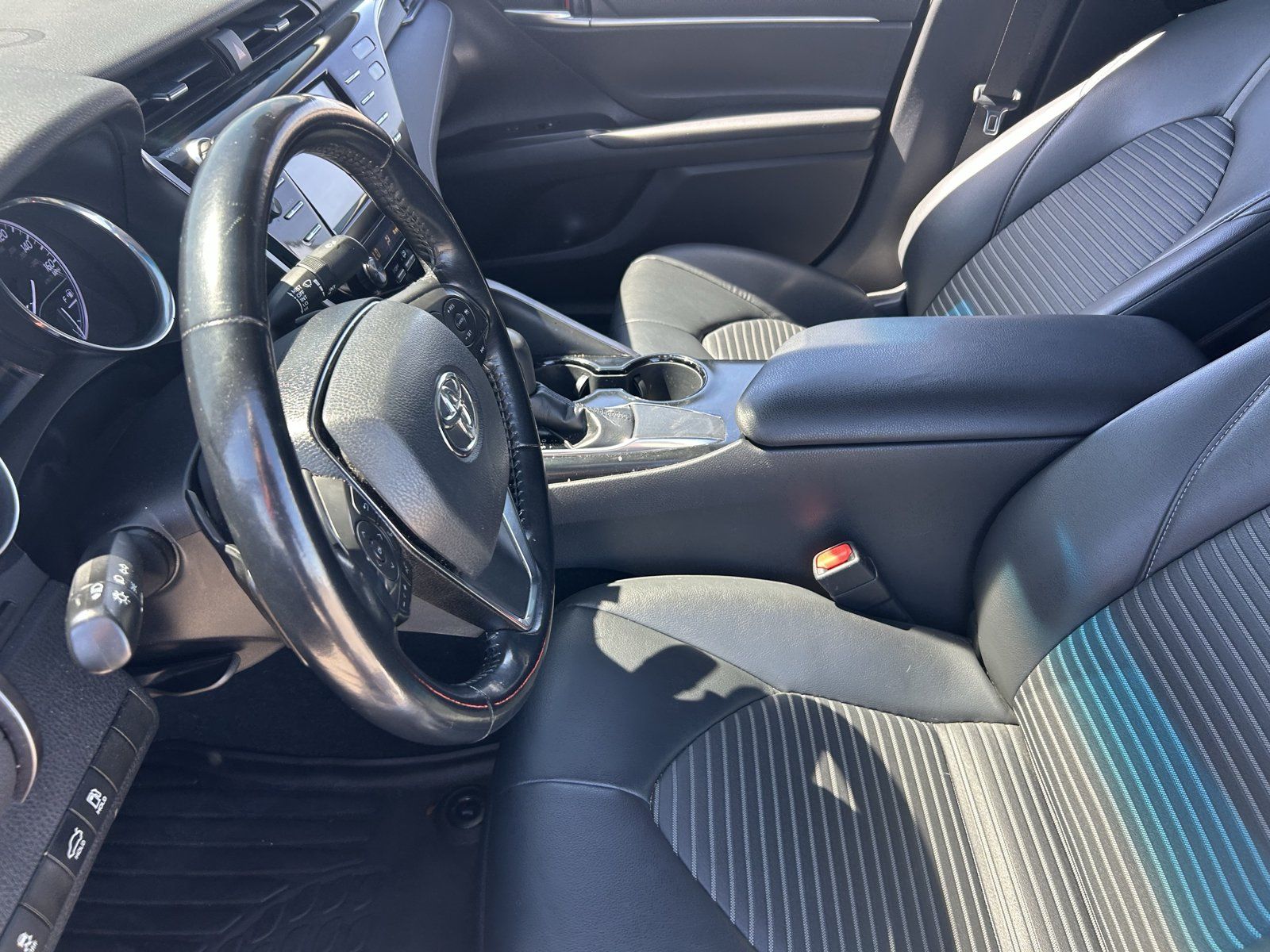 Used 2019 Toyota Camry SE FWD image 14