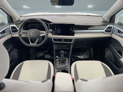 New 2026 Volkswagen Taos SE image 16