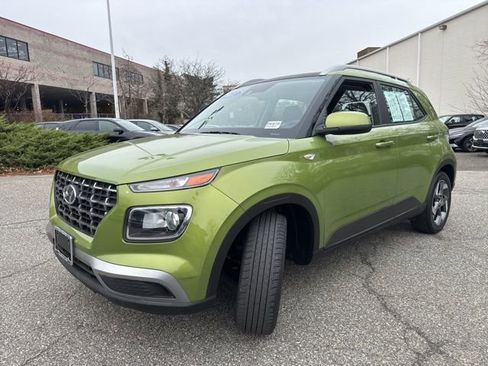 Certified 2022 Hyundai Venue SEL w/ Cargo Package image 3