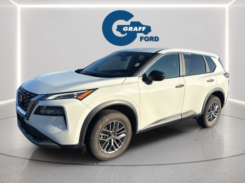 Used 2023 Nissan Rogue S AWD/4WD image 2