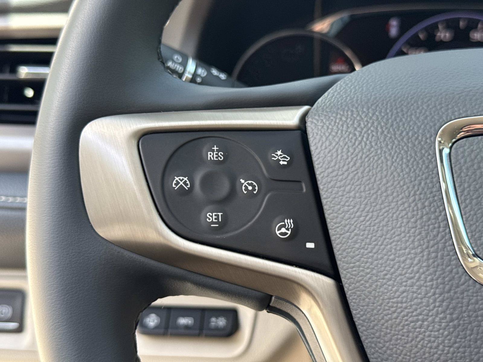 Used 2023 GMC Acadia Denali w/ Denali Technology Package FWD image 31