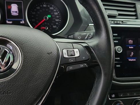 Used 2018 Volkswagen Tiguan SEL AWD/4WD image 21
