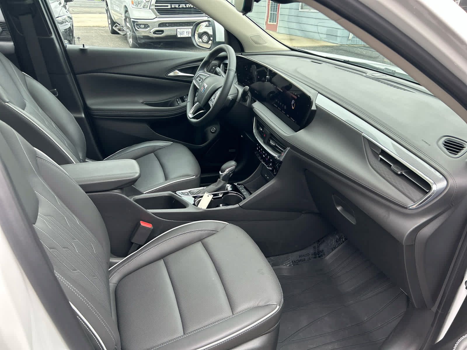 Used 2024 Buick Encore GX Avenir w/ Avenir Technology Package AWD/4WD image 28