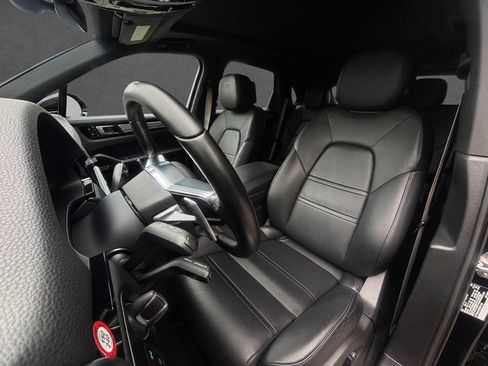 Used 2023 Porsche Cayenne Platinum Edition AWD/4WD image 7