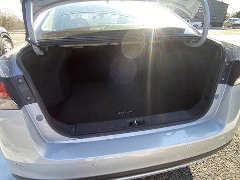 Used 2021 Nissan Versa SV image 6