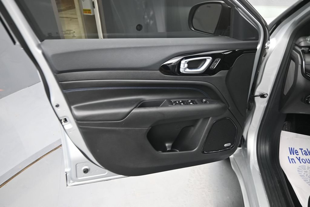 Used 2025 Jeep Compass Limited w/ Driver Assist Group I AWD/4WD image 21