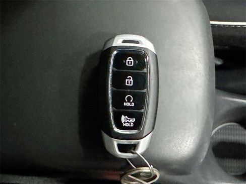 Used 2024 Hyundai Venue Limited image 31