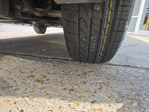 Used 2023 Subaru Outback Premium image 40