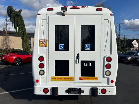 Used 2014 Chevrolet Express 3500 RWD image 3