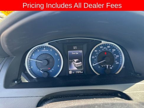 Used 2017 Toyota Camry XLE w/ Moonroof Package FWD image 7