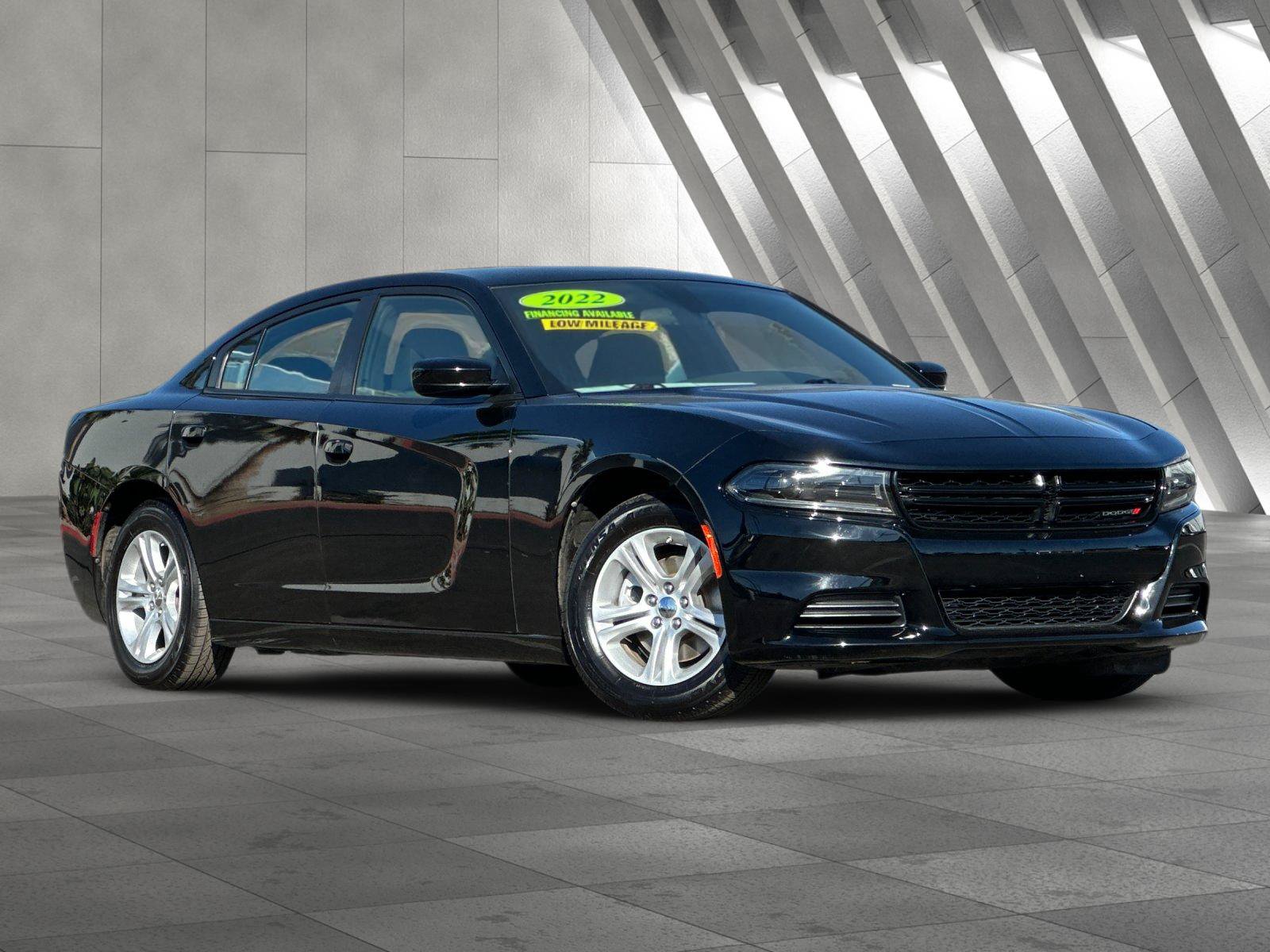 Used 2022 Dodge Charger SXT RWD image 2