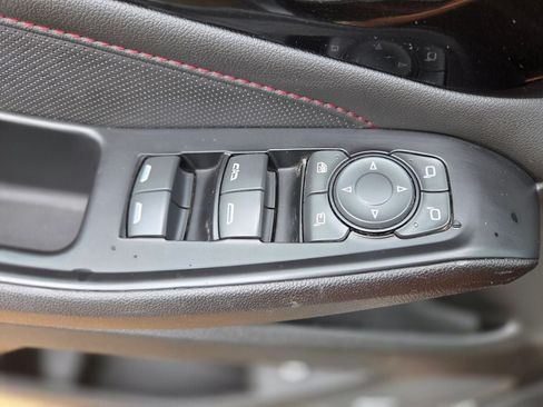 Used 2023 Chevrolet Traverse RS FWD image 30