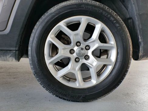 Used 2018 Jeep Renegade Latitude image 34