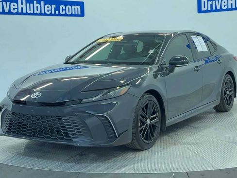 Used 2025 Toyota Camry SE w/ Convenience Package image 3