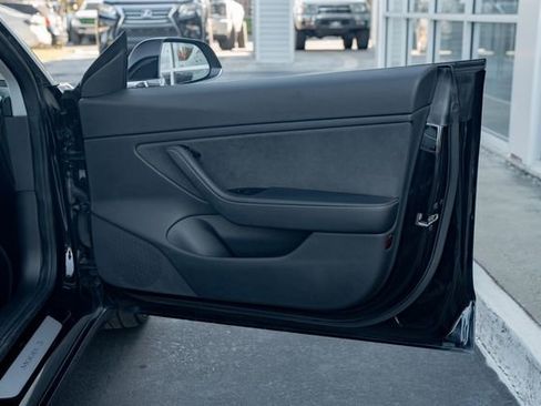 Used 2018 Tesla Model 3 Long Range image 22