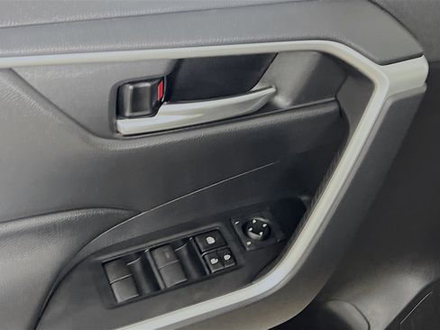 Used 2021 Toyota RAV4 XLE image 17