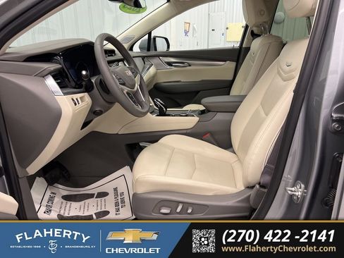 Used 2025 Cadillac XT5 Premium Luxury w/ LPO, Floor Liner Package FWD image 9
