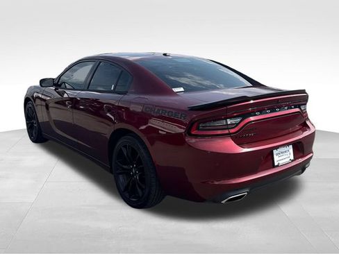 Used 2018 Dodge Charger SXT w/ Blacktop Package RWD image 3
