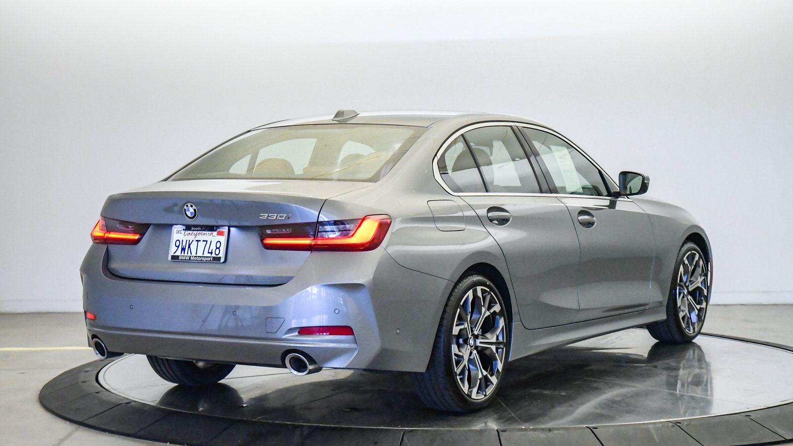Used 2026 BMW 330i Sedan w/ Premium Package RWD image 5