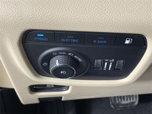 Used 2024 Jeep Grand Cherokee Limited 4xe image 15