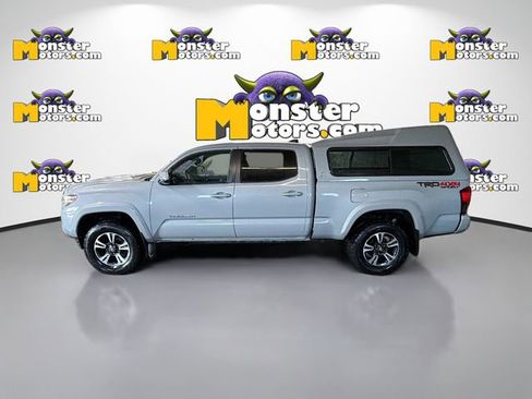 Used 2018 Toyota Tacoma TRD Sport image 7