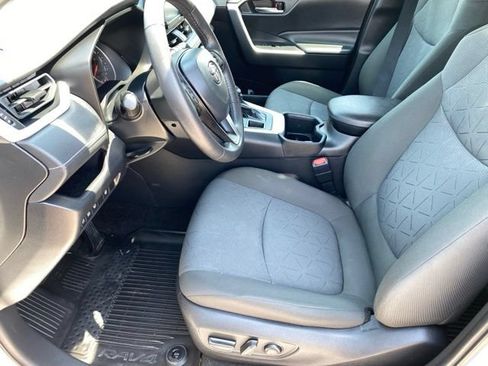 Used 2022 Toyota RAV4 XLE w/ XLE Grade Weather Package AWD/4WD image 10
