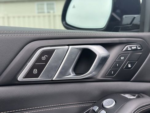 Certified 2024 BMW X7 xDrive40i w/ M Sport Package image 21