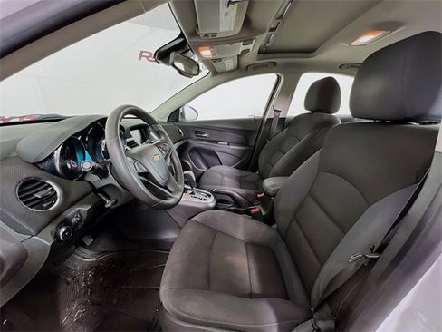 Used 2016 Chevrolet Cruze LT w/ Sun And Sound Package image 5