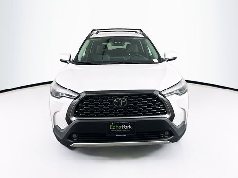 Used 2023 Toyota Corolla Cross XLE image 2