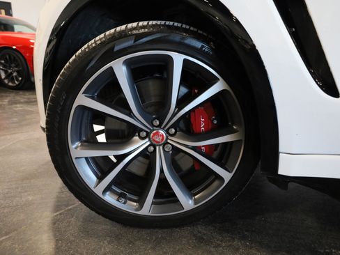 Used 2023 Jaguar F-PACE SVR image 13