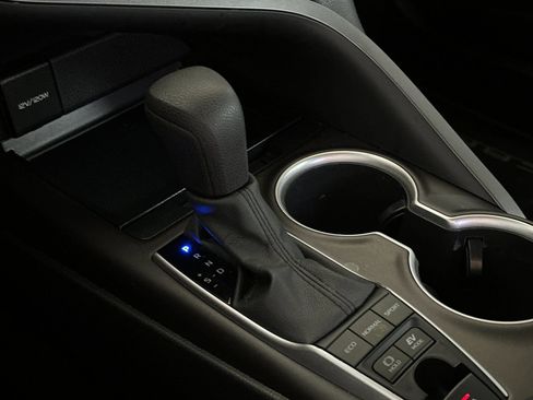 Used 2021 Toyota Camry LE image 18