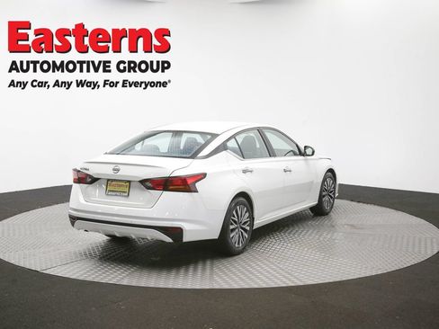Used 2025 Nissan Altima 2.5 SV FWD image 41