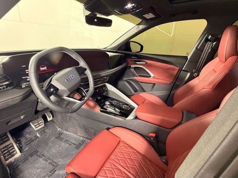 Used 2025 Audi SQ5 Prestige w/ Prestige Package AWD/4WD image 11