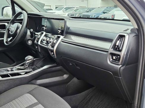 Used 2023 Kia Sorento LX image 22