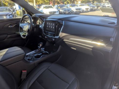 Used 2022 Chevrolet Traverse High Country AWD/4WD image 33