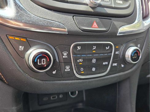 Used 2019 Chevrolet Equinox Premier FWD image 24