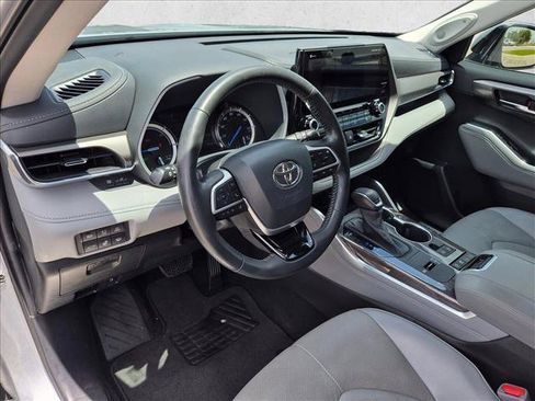 Used 2022 Toyota Highlander Limited FWD image 10