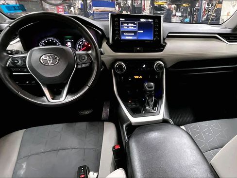 Used 2020 Toyota RAV4 XLE w/ Convenience Package image 15