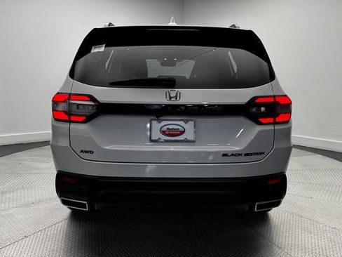 Used 2025 Honda Pilot Black Edition image 44