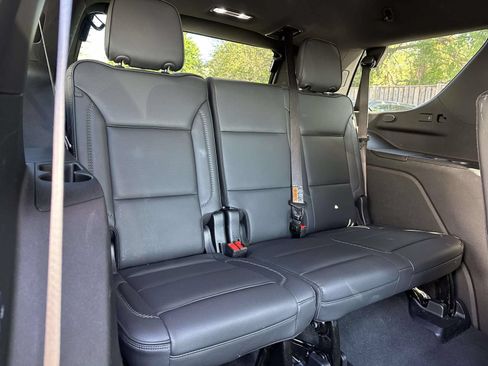 Used 2025 GMC Yukon Denali AWD/4WD image 26