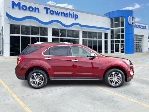Used 2017 Chevrolet Equinox Premier w/ Enhanced Convenience Package AWD/4WD image 7
