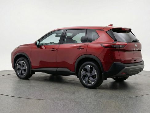 Used 2025 Nissan Rogue SV image 6