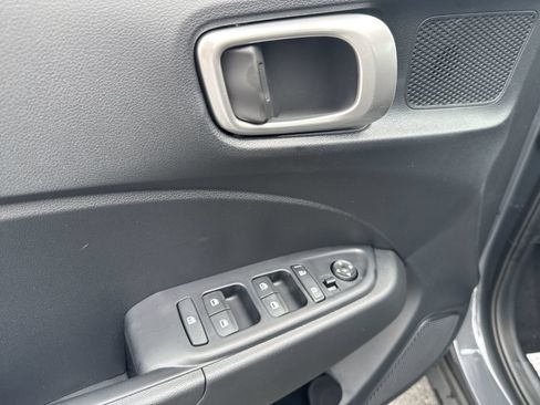 Used 2026 Hyundai Venue SEL FWD image 16