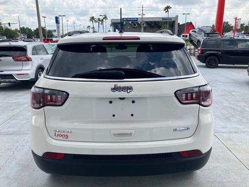 Used 2018 Jeep Compass Latitude w/ Popular Equipment Group AWD/4WD image 8