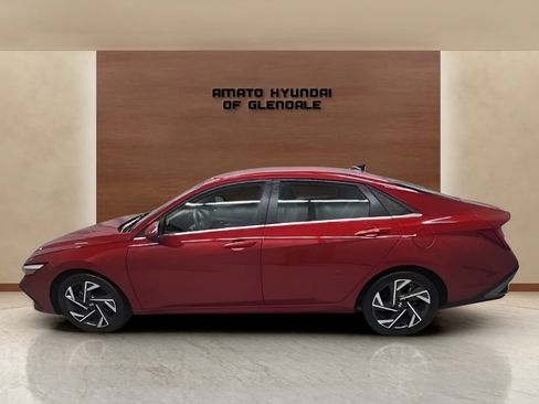Used 2025 Hyundai Elantra SEL FWD image 3
