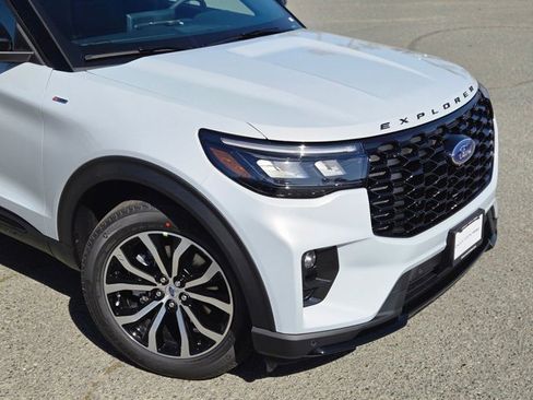 New 2026 Ford Explorer ST-Line RWD image 4