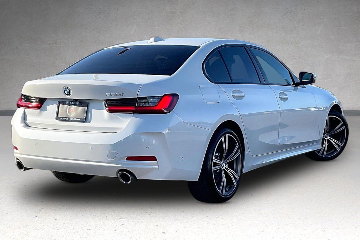 Used 2023 BMW 330i Sedan w/ Parking Assistance Package RWD image 32