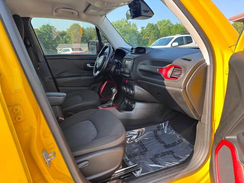 Used 2016 Jeep Renegade Trailhawk AWD/4WD image 21